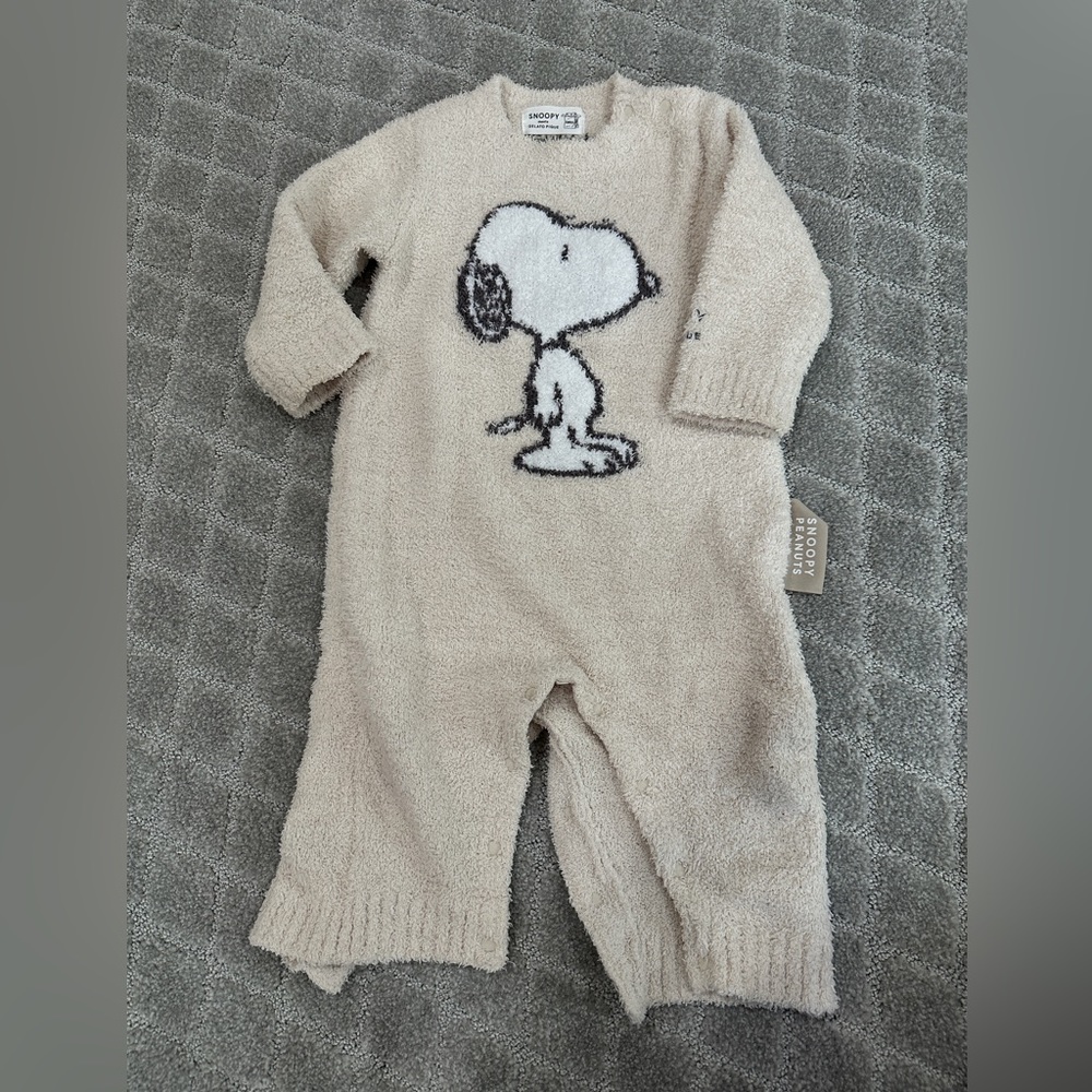 Gelato Pique X Snoopy Infant bodysuit. Size 70 cm good for 3-9months babya
